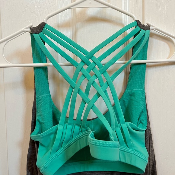 Lululemon tank top in green and grey. Built in bra in excellent condition - Picture 3 of 4